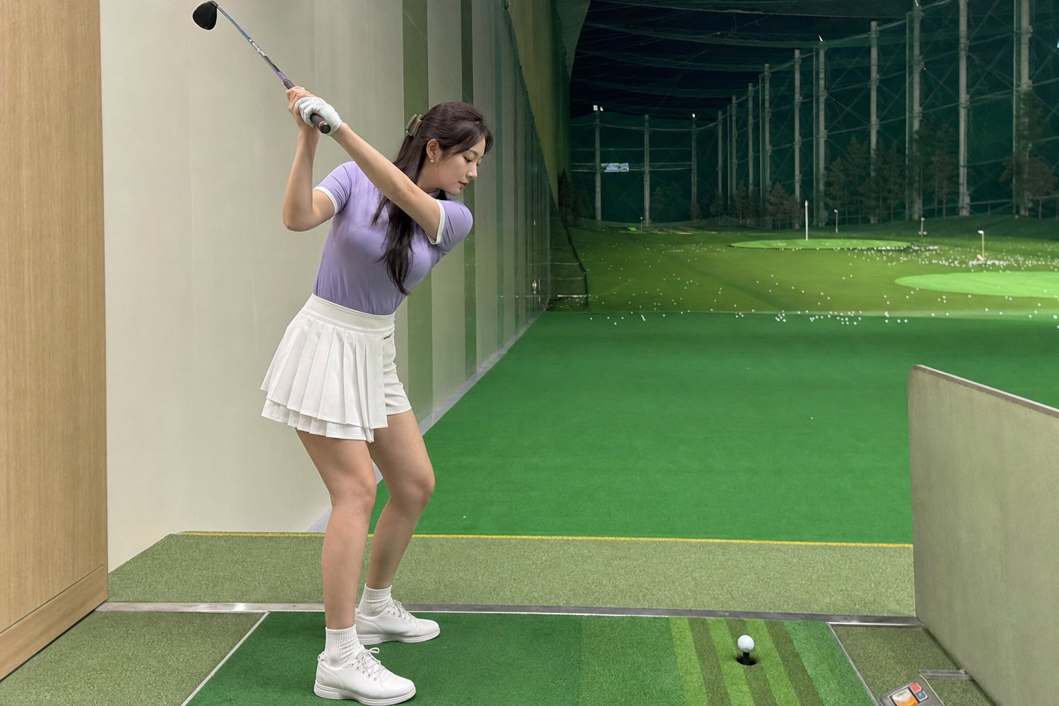 右に視線を残せばスウェーしない！目線で変わるスイング安定術